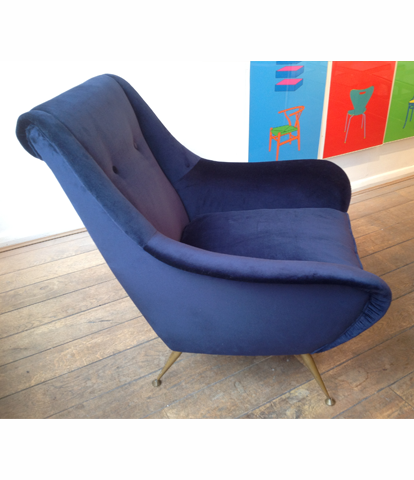 A PAIR OF ITALIAN ARMCHAIRS